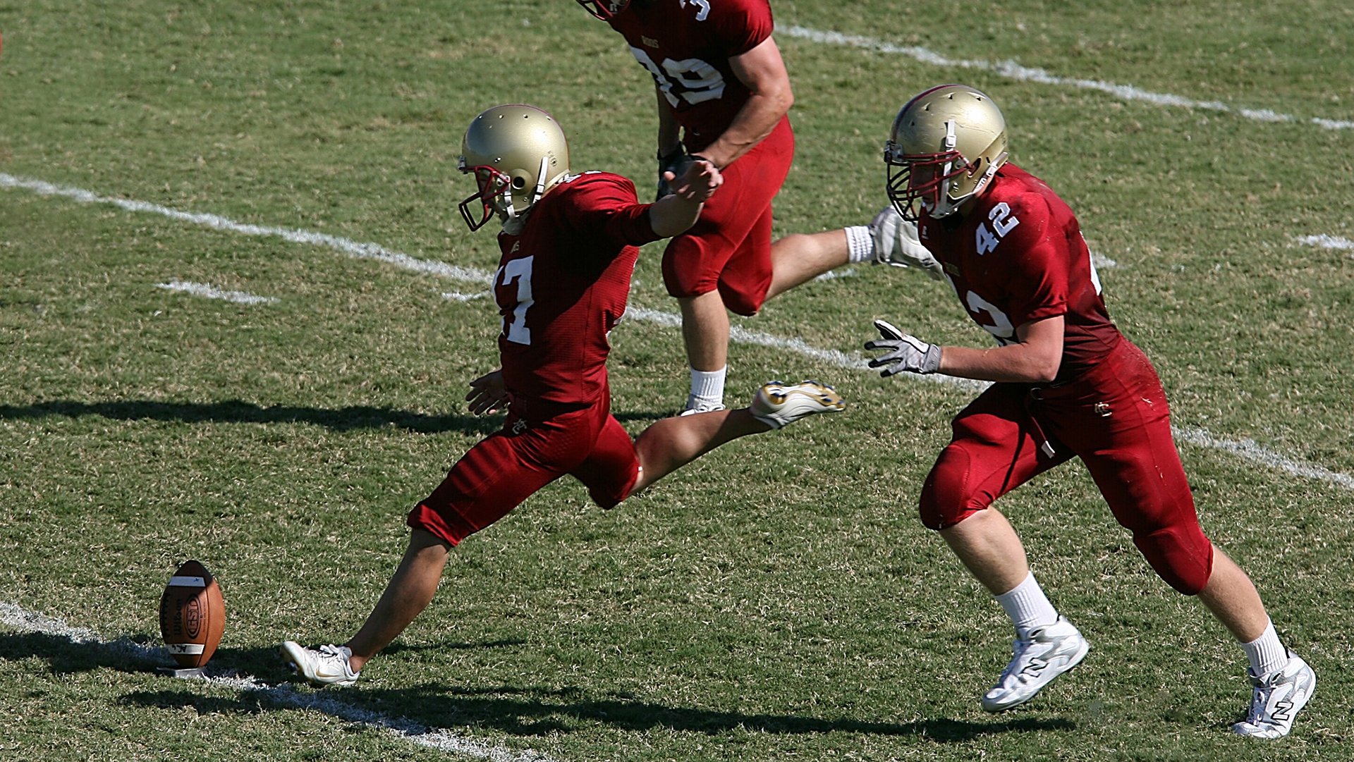 纽约尼克斯八强战绝杀丹佛掘金，维尼修斯砍下2记关键球，全场沸腾